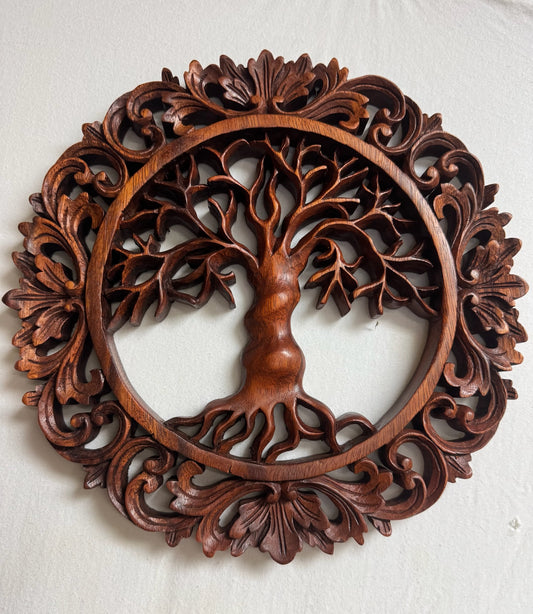 Tree with intricate edge. image 0