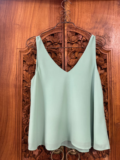 V Neck Tank Tops image 2